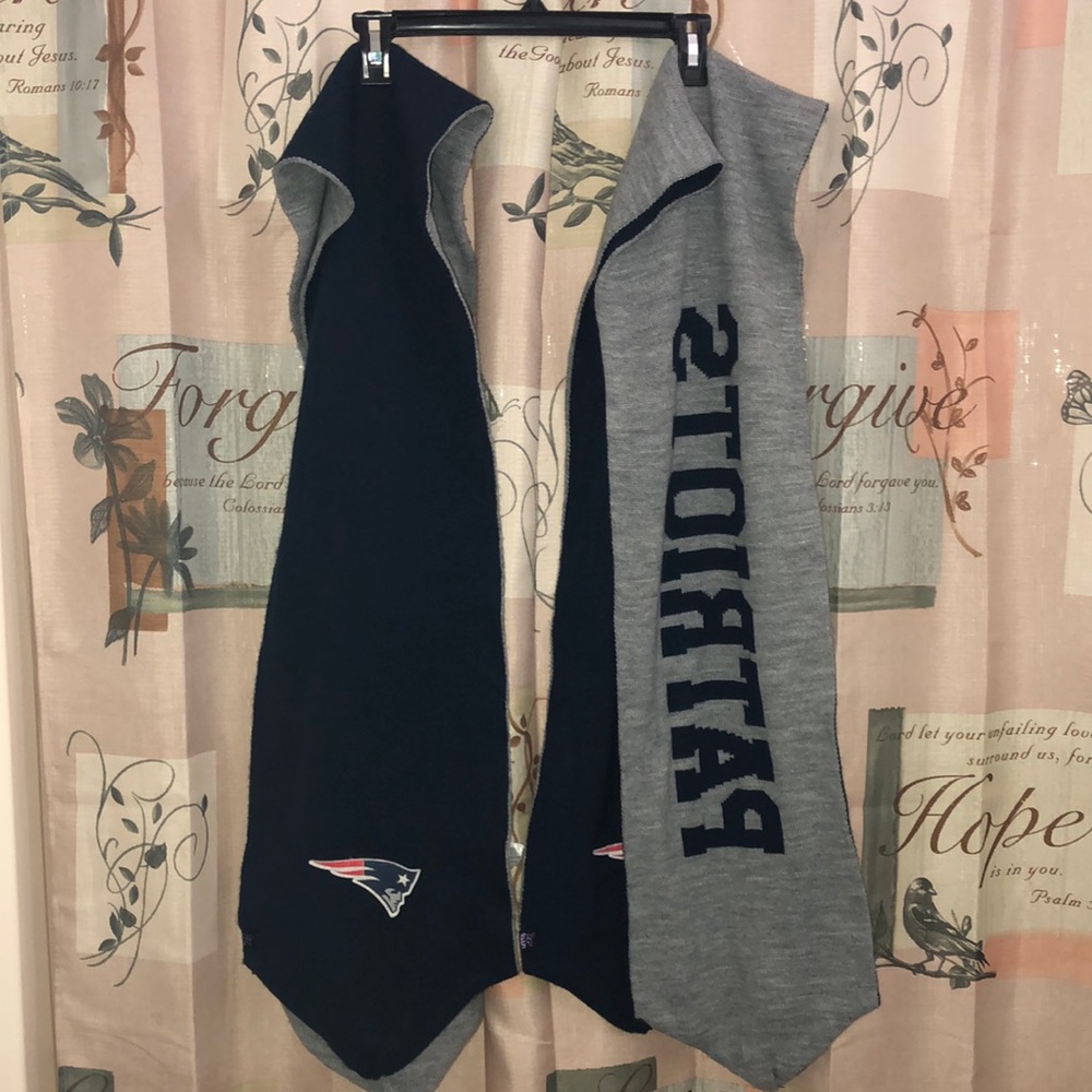 NEW Bundle of 2/Reversible Patriots scarves❣️